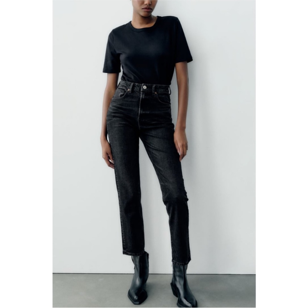 Zara Mom Fit High Rise / high waist Jeans in faded effect Black color - Picture 1 of 7